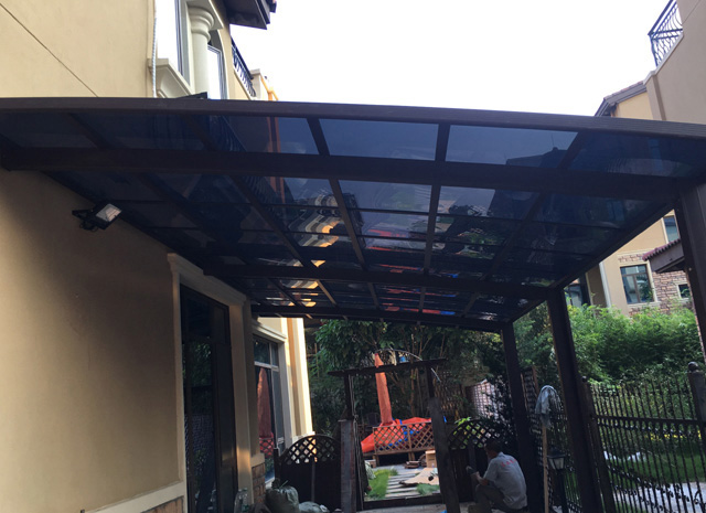 崇左碧桂園陽臺雨棚車棚安裝實例