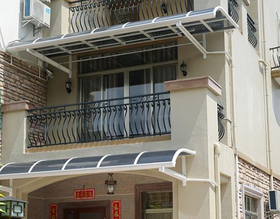 鋁合金車棚的光照功能具有很大的優(yōu)越性