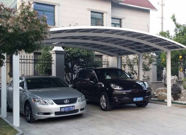 庭院合抱型車棚